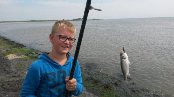 Joost, met de kids, aan de Westerschelde