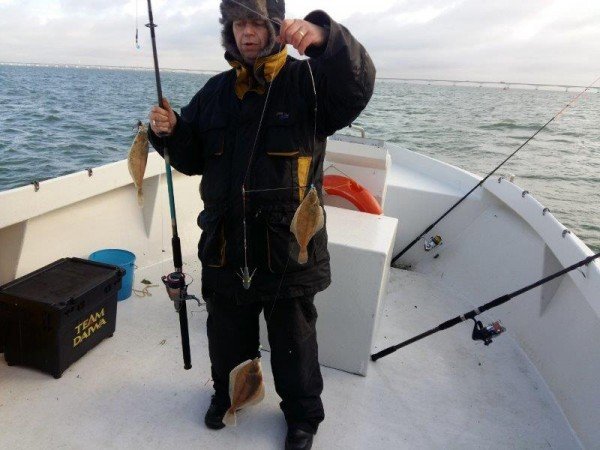 Nico, met vrienden, vissen aan Colijnsplaat