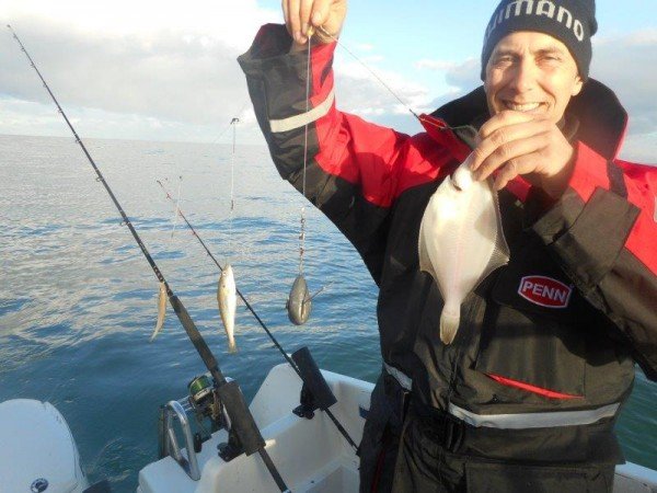 Met eigen bootje in de Voordelta vissen, met Frank