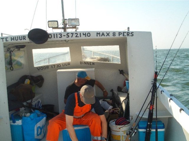 Nico, bootvissen met vrienden op de Oosterschelde