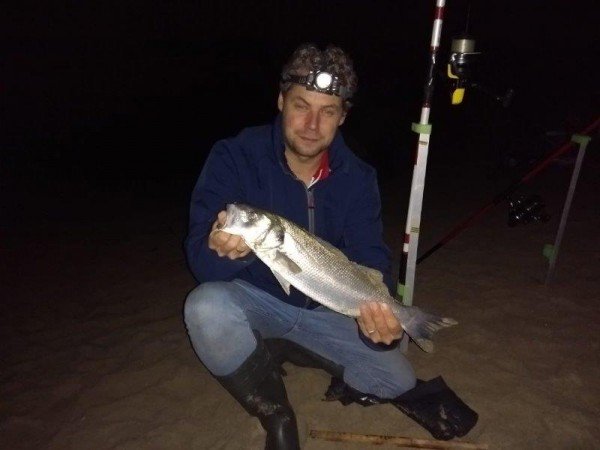 Kees, vissen aan strand Noordwijk