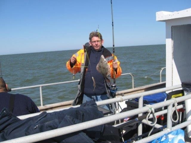 Visclub het dobbertje op anker met Northseacharters