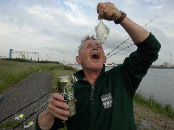 Jack en Henry, op zoek naar Tong, in de Botlek