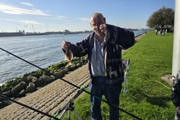 Ies,vissen aan de Nieuwe Maas